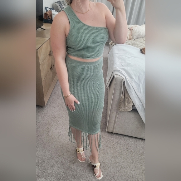 VETTA Green Knit Midi Skirt and Halter Top Set - Picture 5 of 8